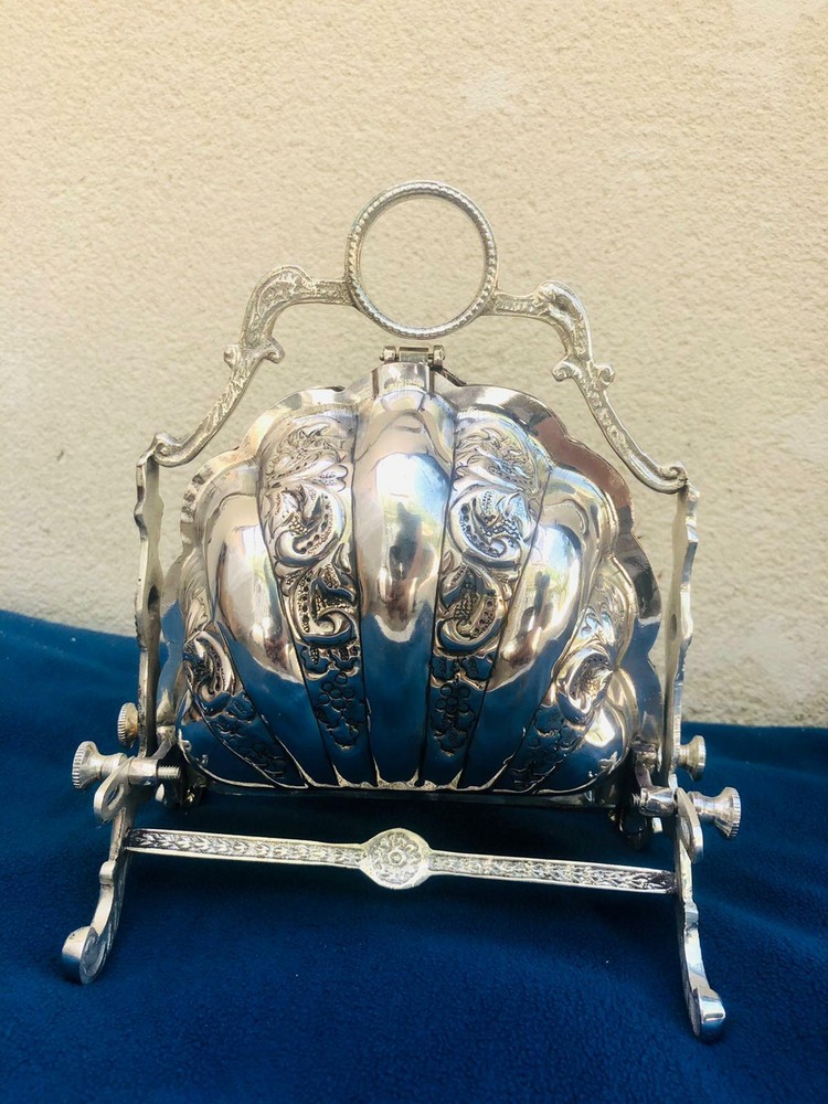 Victorian style  Silver Plated Shell Folding Biscuit Box (used-no returns)