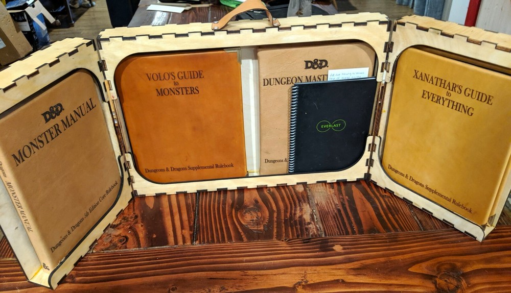 Dungeon Master Case | DM Wooden Laser Etched Screen