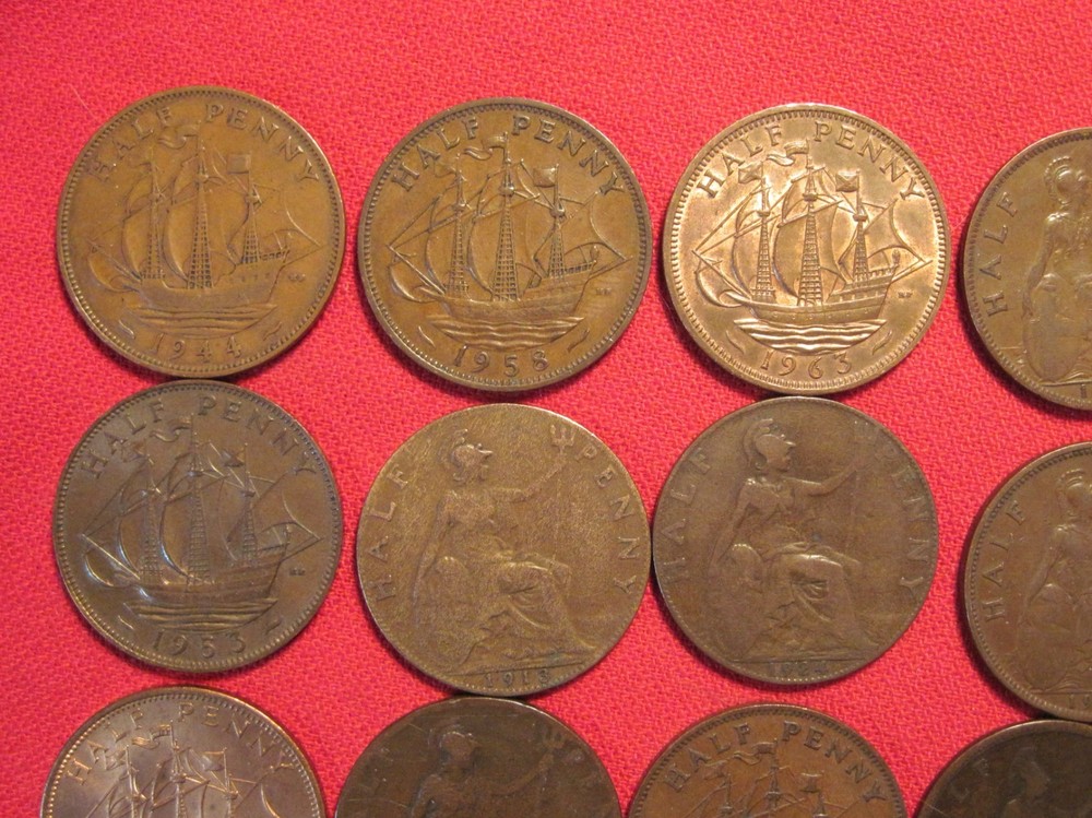 GREAT BRITAIN, LARGE HALF PENNY LOT, 20 DIFFERENT DATES (#303E)