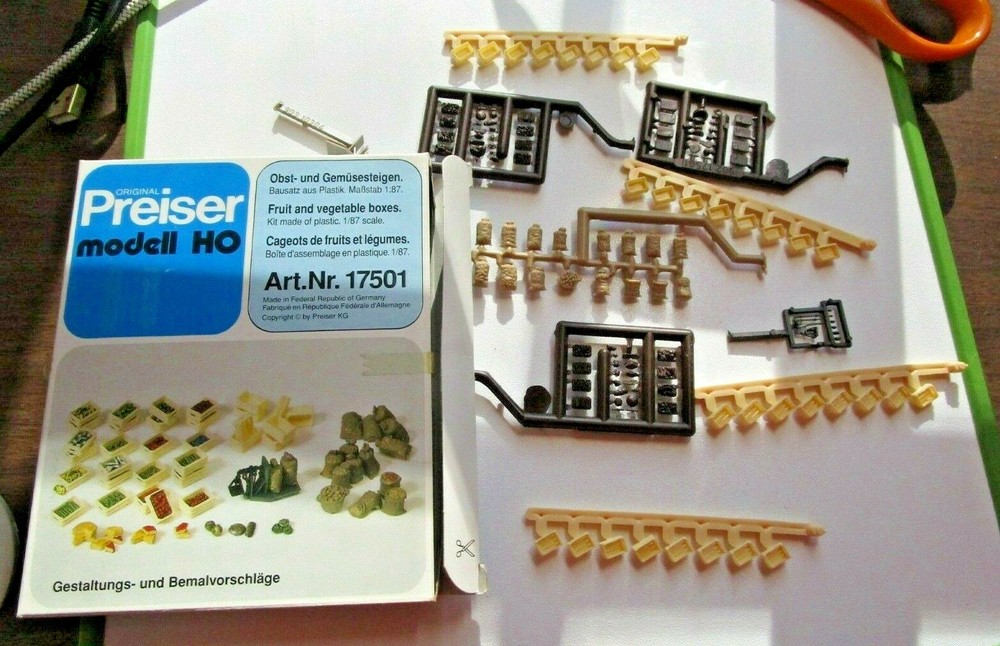 Preiser HO #17501 Fruit & Vegetable Boxes - Unpainted - Details Below