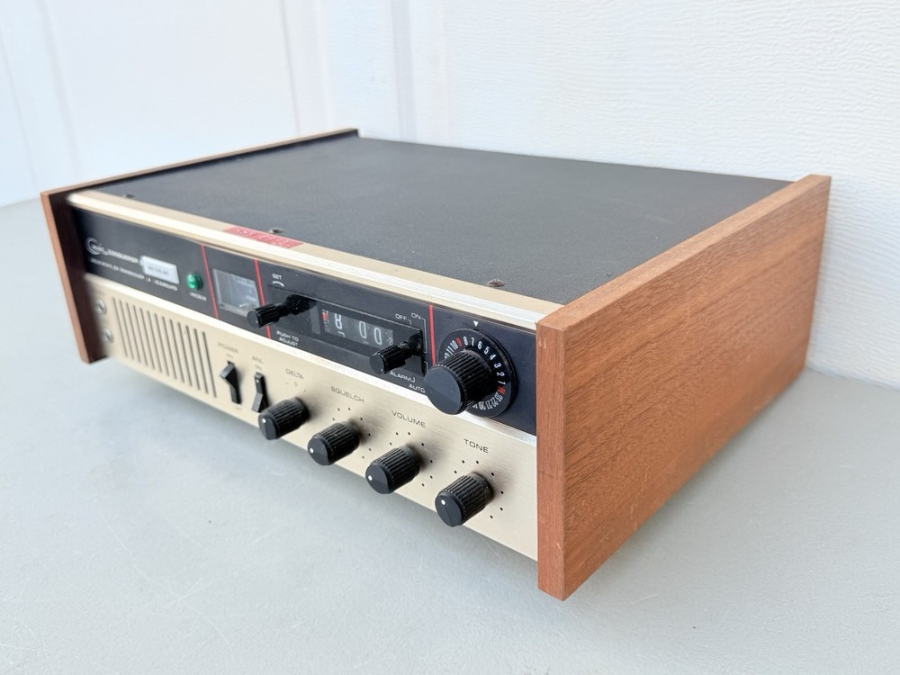Vintage Courier Conqueror II CB Transceiver Radio Powers On Untested