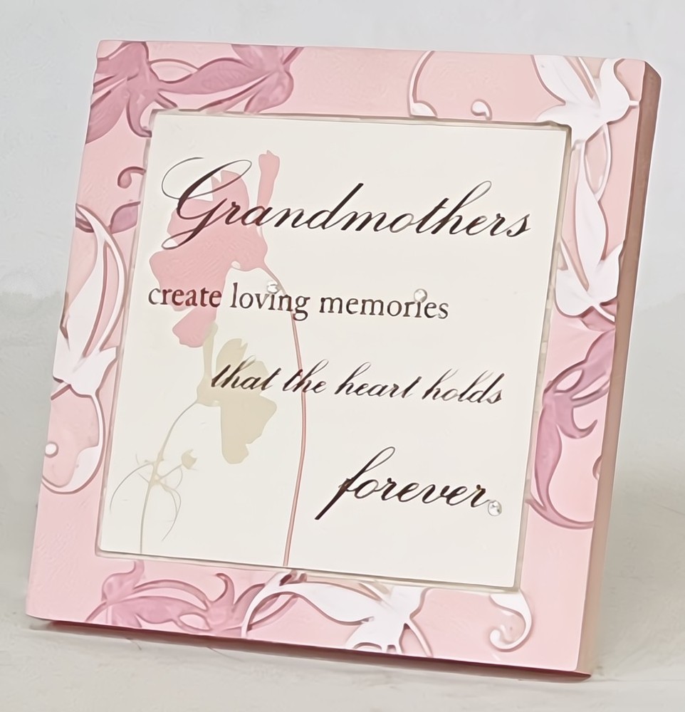 GRANDMOTHER WALL TILE