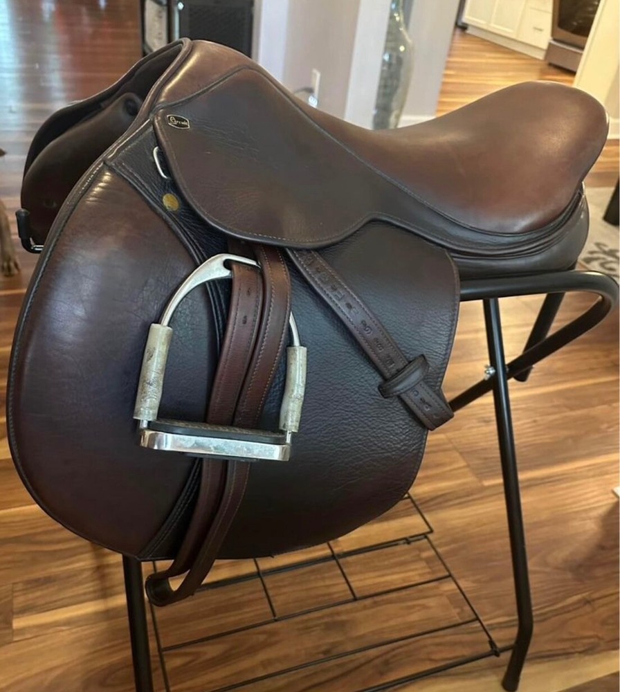 English Horse Saddle - 17.5 Dover Circuit Saddle