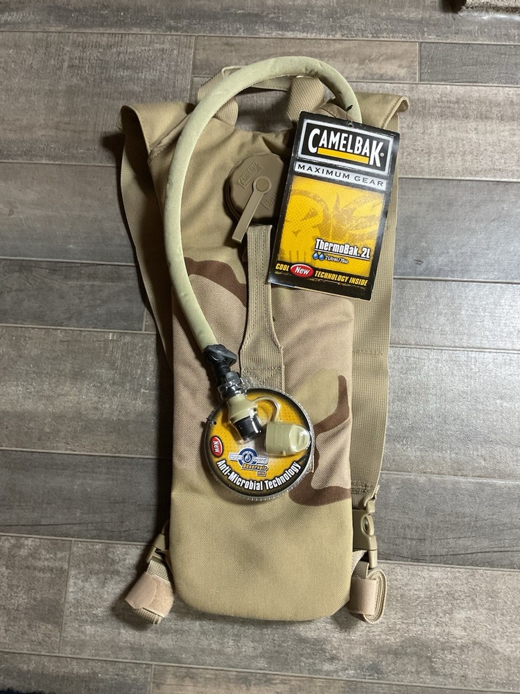 NEW Camelbak Hydration pack 2L NWT Beige Tan Camo