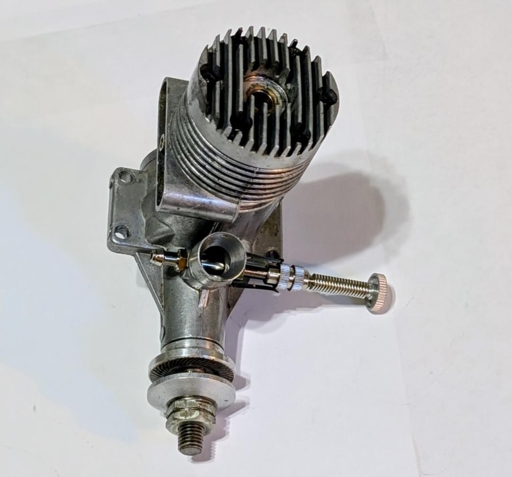 O S MAX -S 35 CONTROL LINE ENGINE W/ NEW NEEDLE VALVE , GOOD COMPRESSION