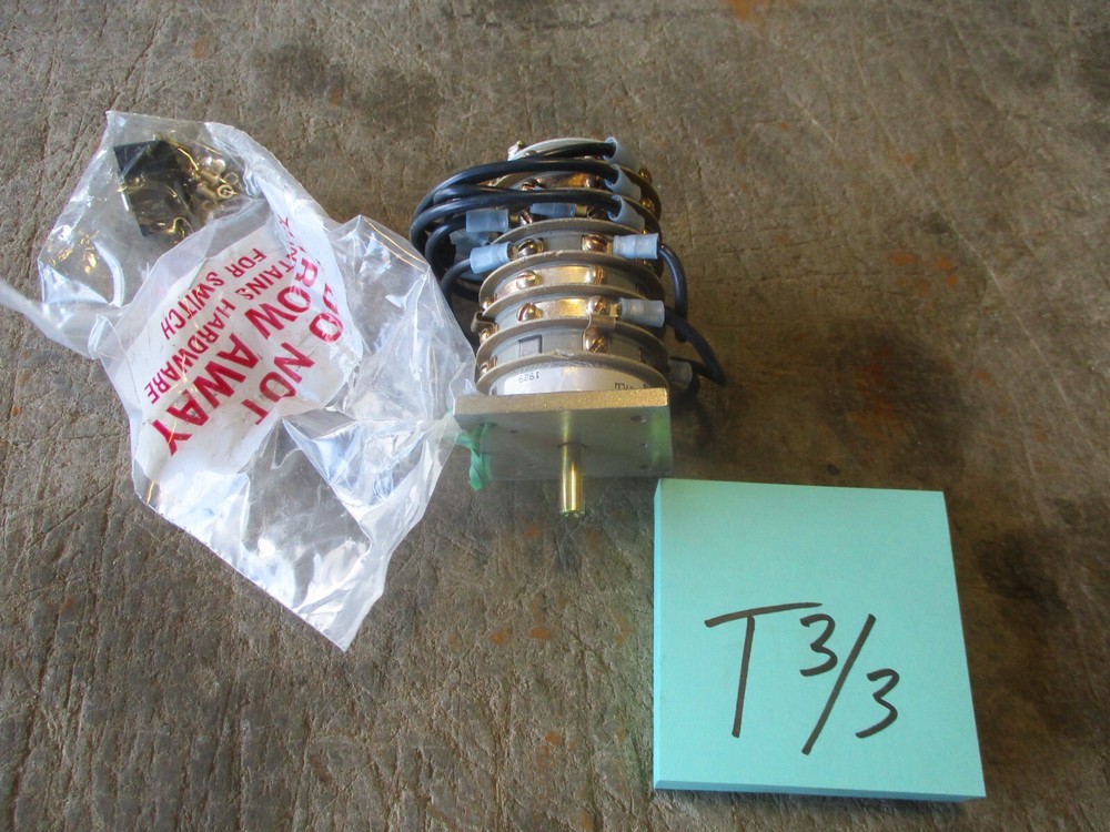 NOS Electroswitch Company Series 31 Switch PN 31907LW w/Knob