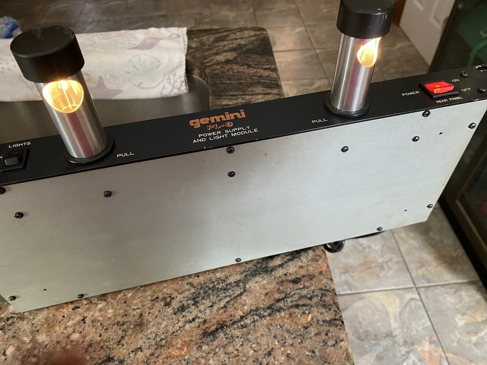 Gemini PL-9 Rack Mountable Power Supply and Light Module 8 Outlets - TESTED