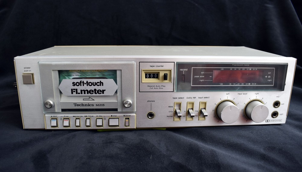 VINTAGE TECHNICS RS-M215 CASETTE PLAYER