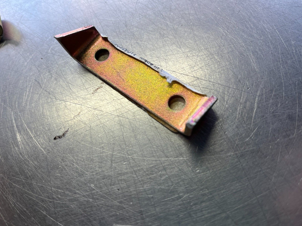 M82716 Genuine OEM John Deere CLIP