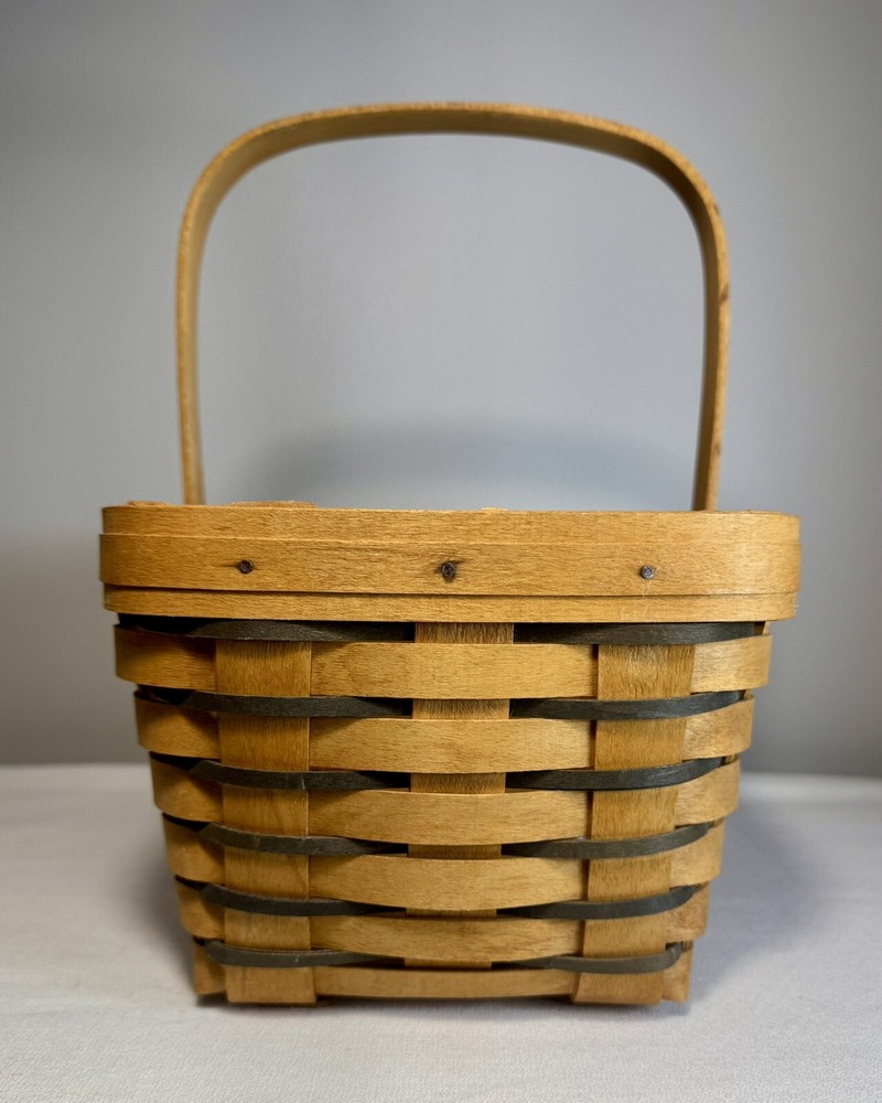 1995 Longaberger Heartland Basket with handle Medium