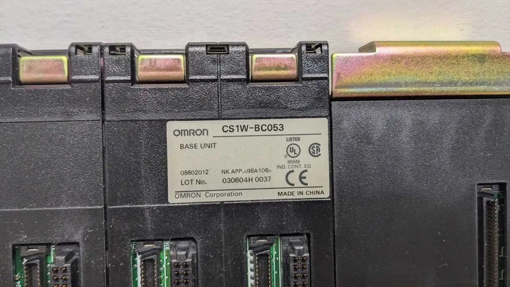 Omron CS1W-BC053 Base Unit