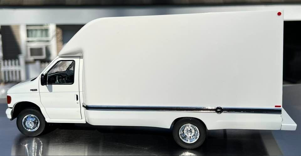 Ford E-350 Diecast Cargo Van w Driver Figure 1/24 Scale G Scale
