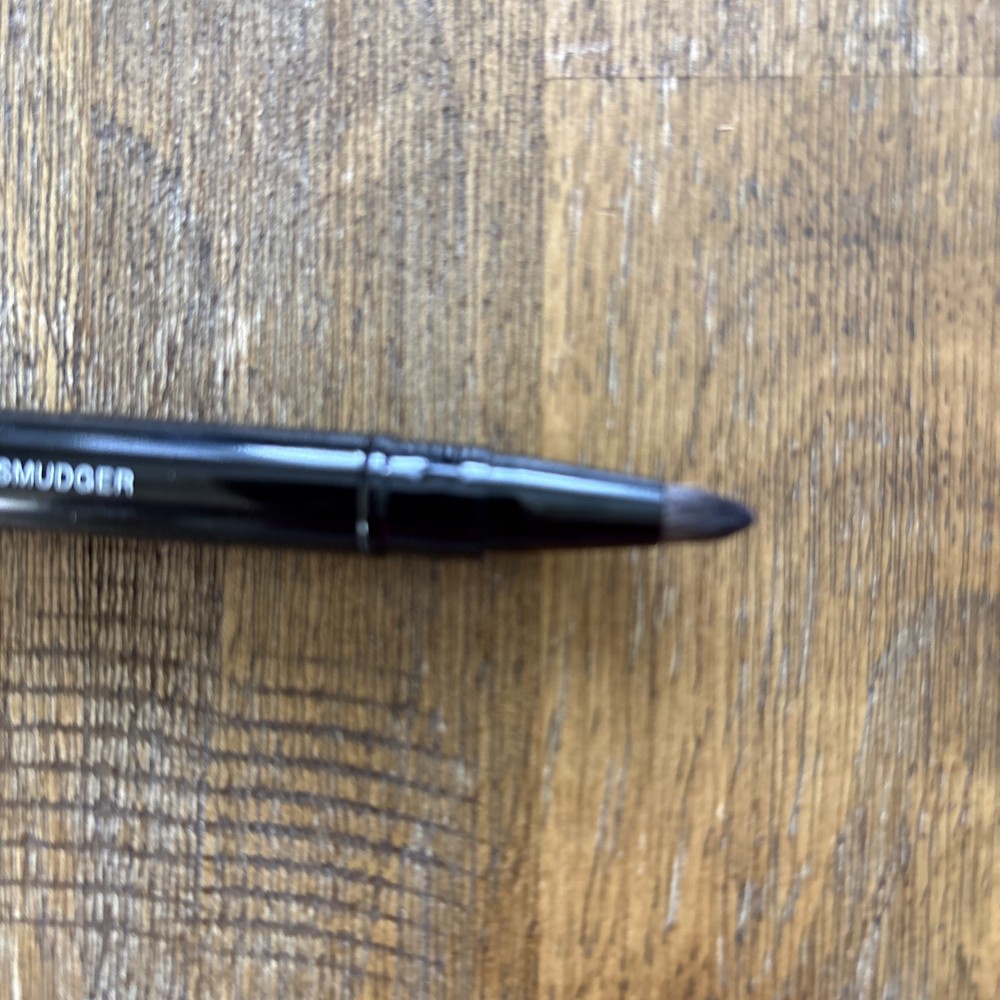 CHANEL Eyeshadow Brush Definer/Smudger Dual Tip
