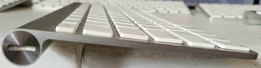 Apple A1314 Wireless Keyboard - Silver