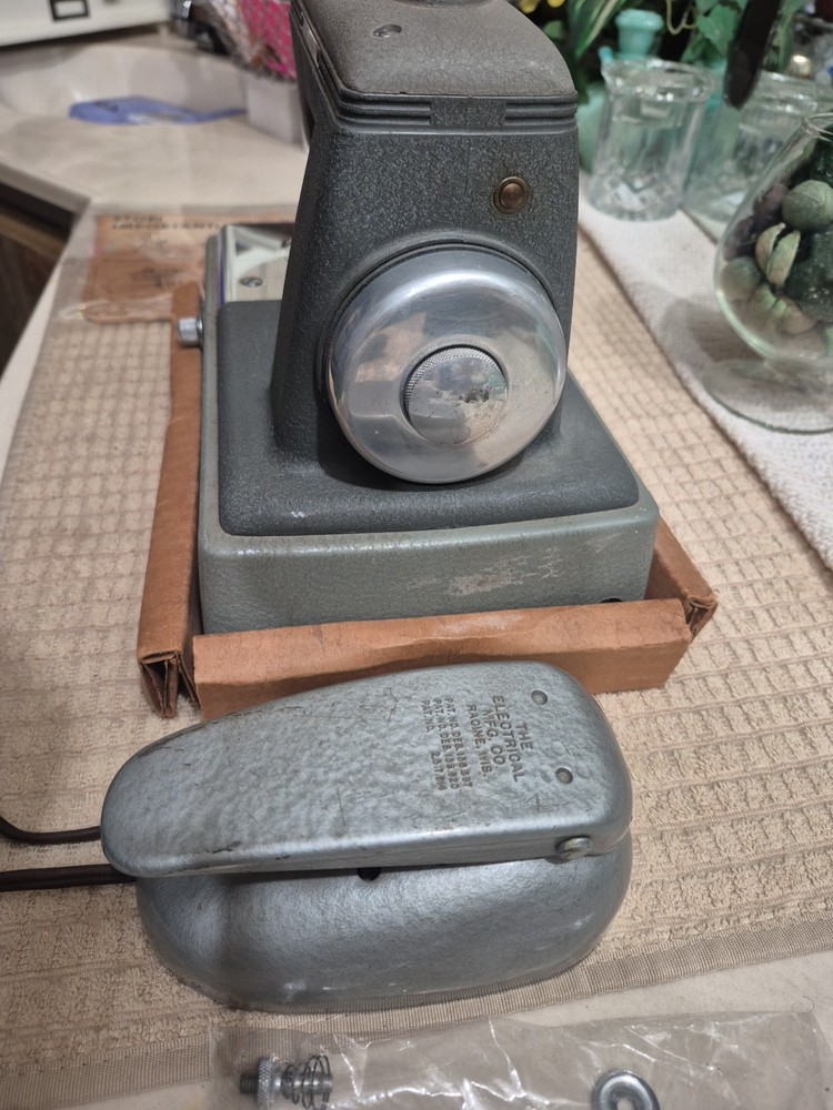 Vintage Sew Easy Model 43 Single thread sewing machine