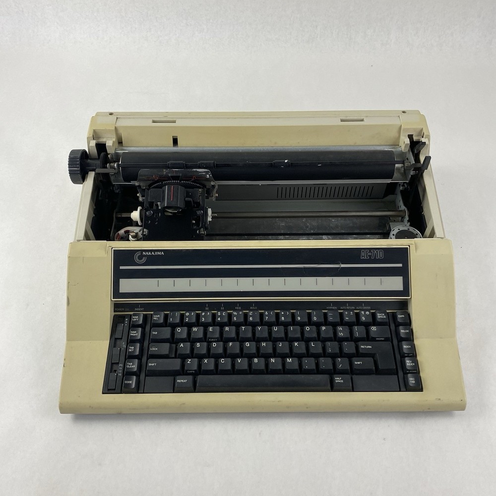 Nakajima AE-710 Electronic Typewriter Power Tested No AC Adapter Missing Lid