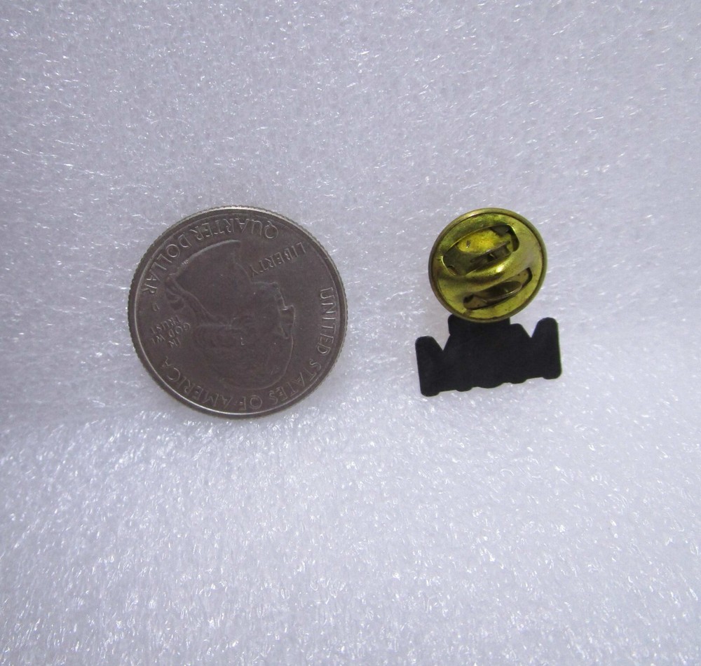 #1 Mom Plastic Pin