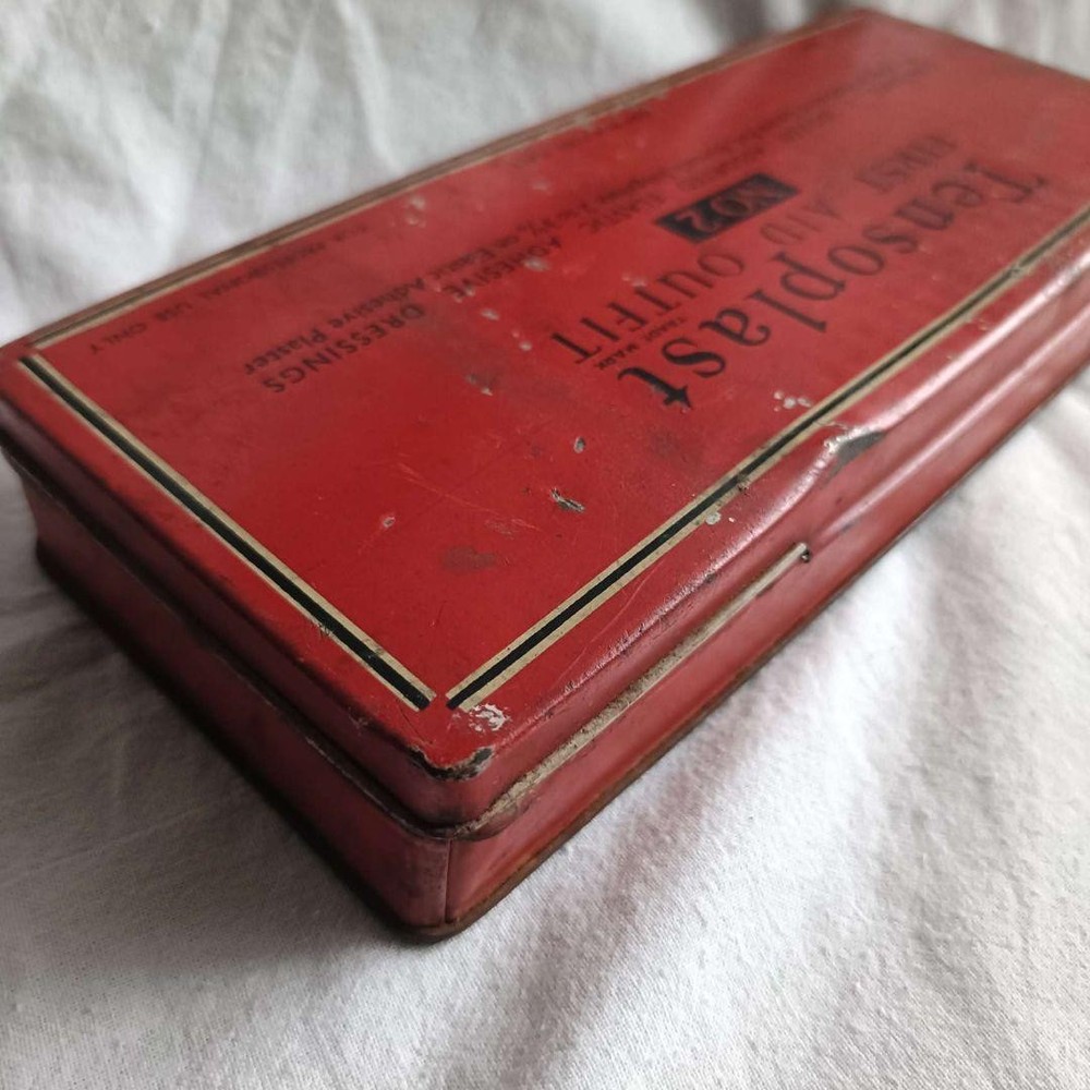 Vintage / Bandage Tin / England