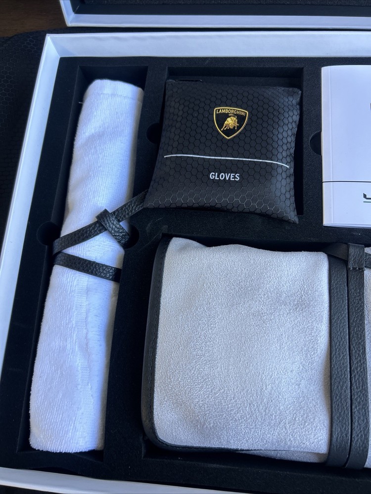 Lamborghini Urus Car Cleaning Kit - Missing Usb