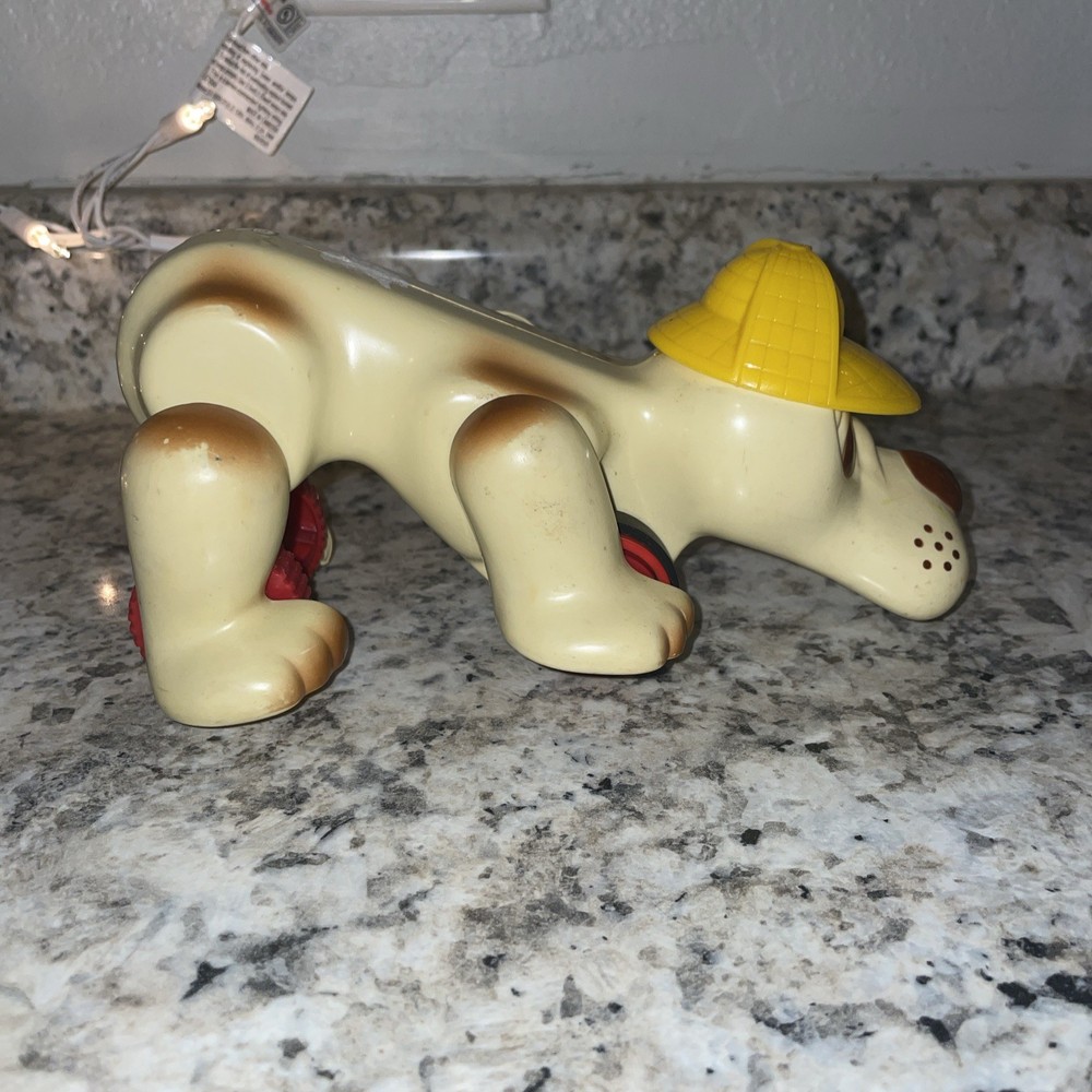 Vintage 1970s Hasbro Digger The Hound Dog Sleuth Detective Pull String Toy
