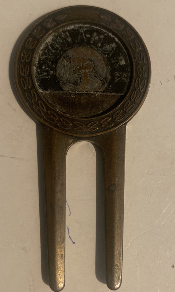 Vintage Magnamark Golf Divot Tool #512