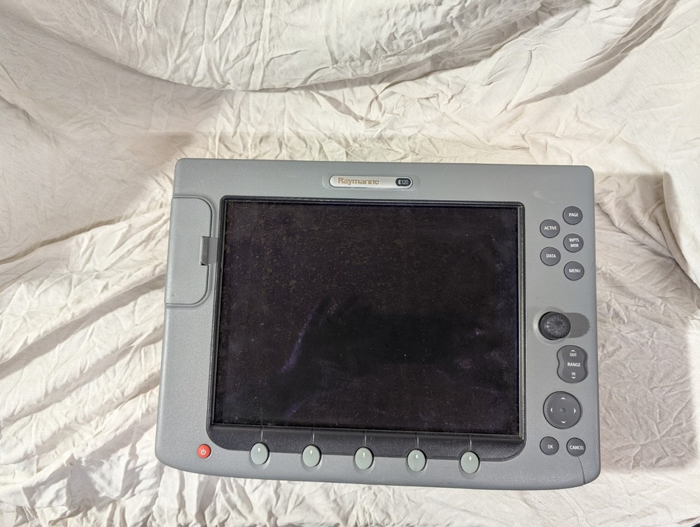 Raymarine E120 Chartplotter
