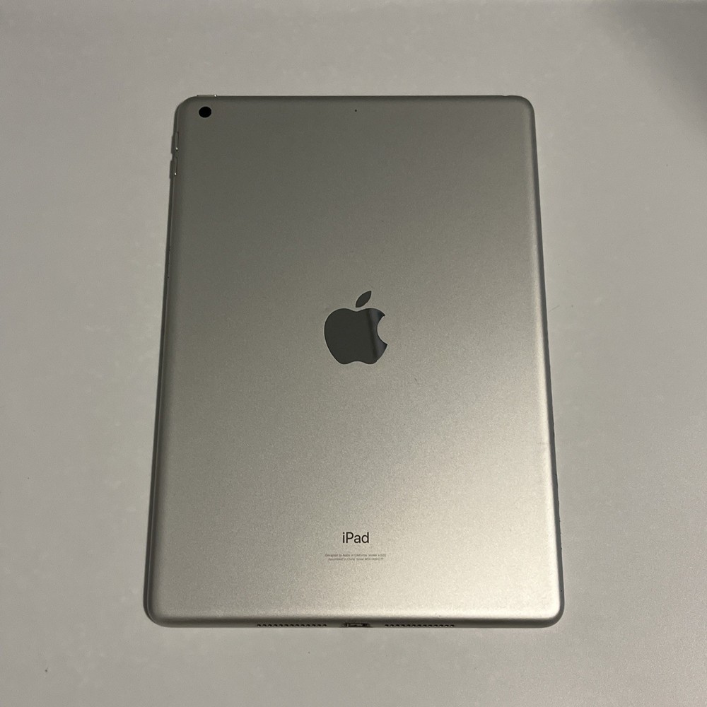 Apple iPad 9th Gen 64GB WIFI Only - Cracked Screen - Silver