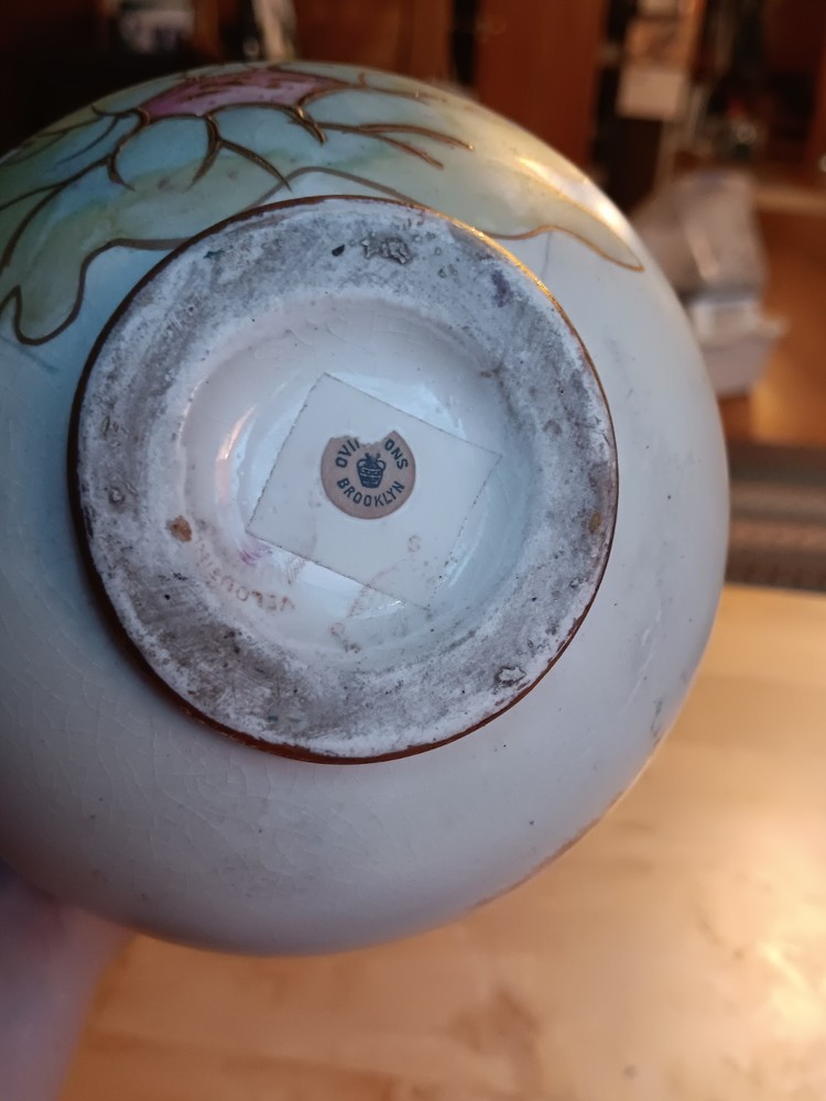 CERAMIC EWER VASE WITH HANDLES. 929