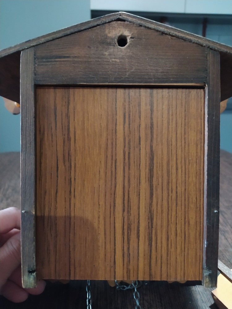Vintage cuckoo clock Working video.