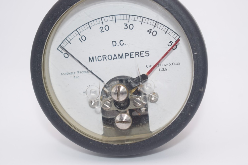 VINTAGE ASSEMBLY PRODUCTS MAGNETIC PANEL METER - 0-50 DC MICROAMPERES