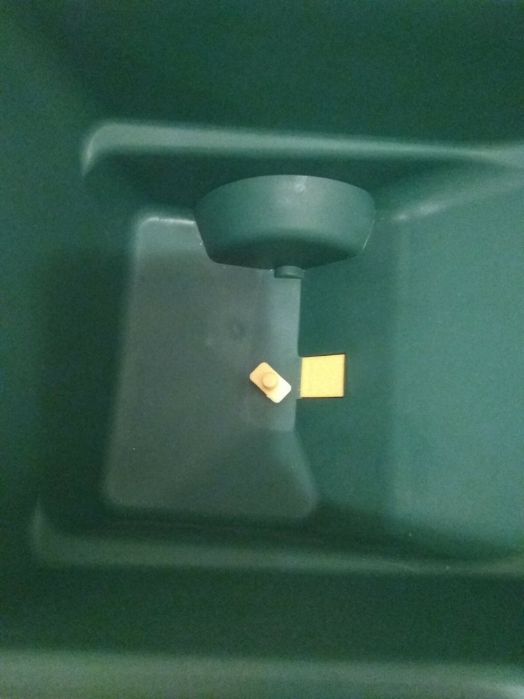 Expert Gardner Handheld Spreader - NWT