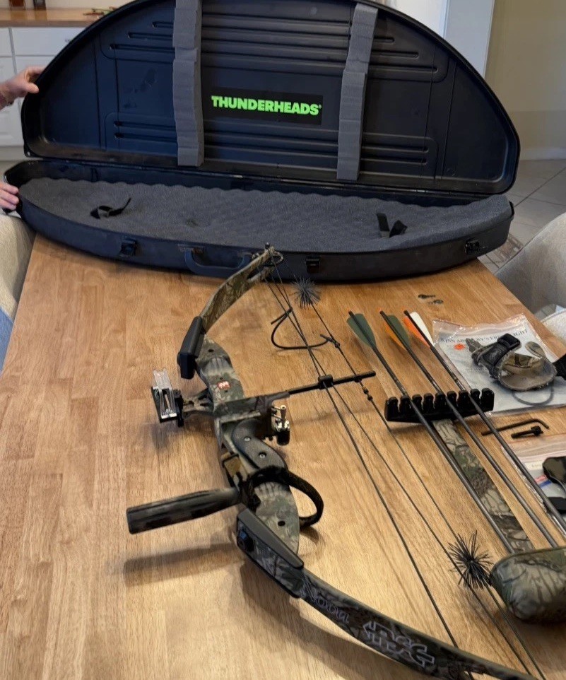 PSE Nova Compound Bow, Right hand, Mossy Oak Camo with CASE