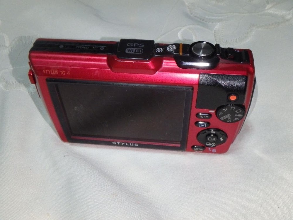 Working OLYMPUS TG 4 Digital Camera