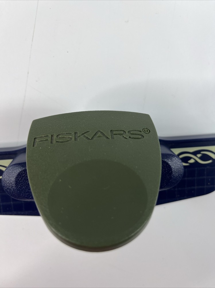 Fiskars Wave Braid Continuous Edge Border -Twisted Rope-Card Craft-Scrapbook