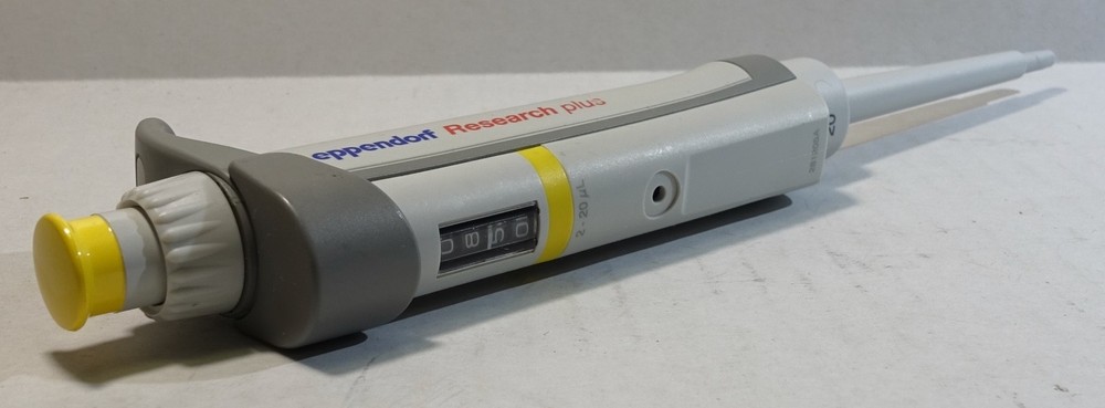 Eppendorf Research Plus 20 Variable Pipette 2-20uL; Clean & Accurate
