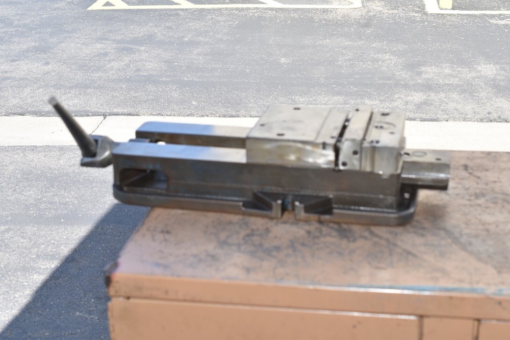 Kurt D810 vise