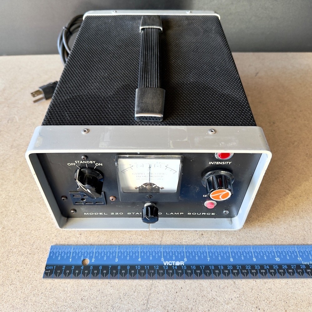 Gamma Scientific Model 220 Optical Source System Standard Lamp Source Unit