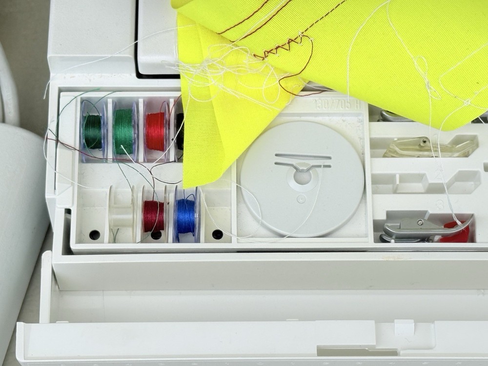 Pfaff Tipmatic 6122 Sewing Machine