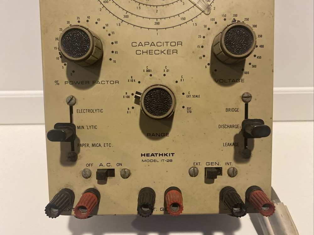 Vtg HEATHKIT MODEL IT-28 CAPACITOR CHECKER - Powers On - Untested