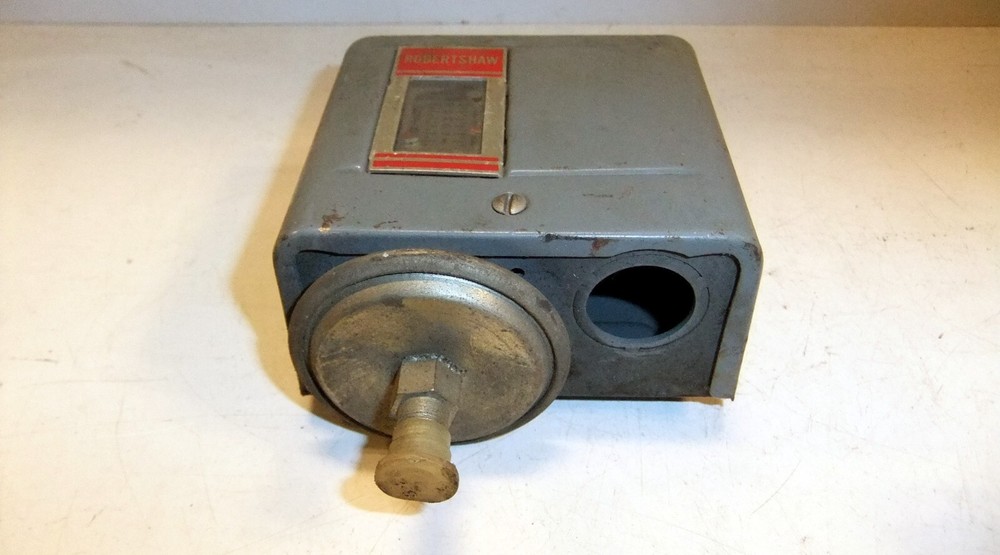 Robertshaw Pressure Switch 3-30 P67AA-5