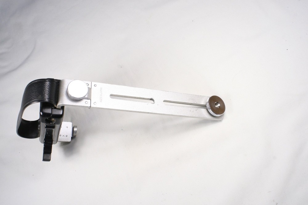 Camera Grip Flash Bracket w/Strap - Style 1