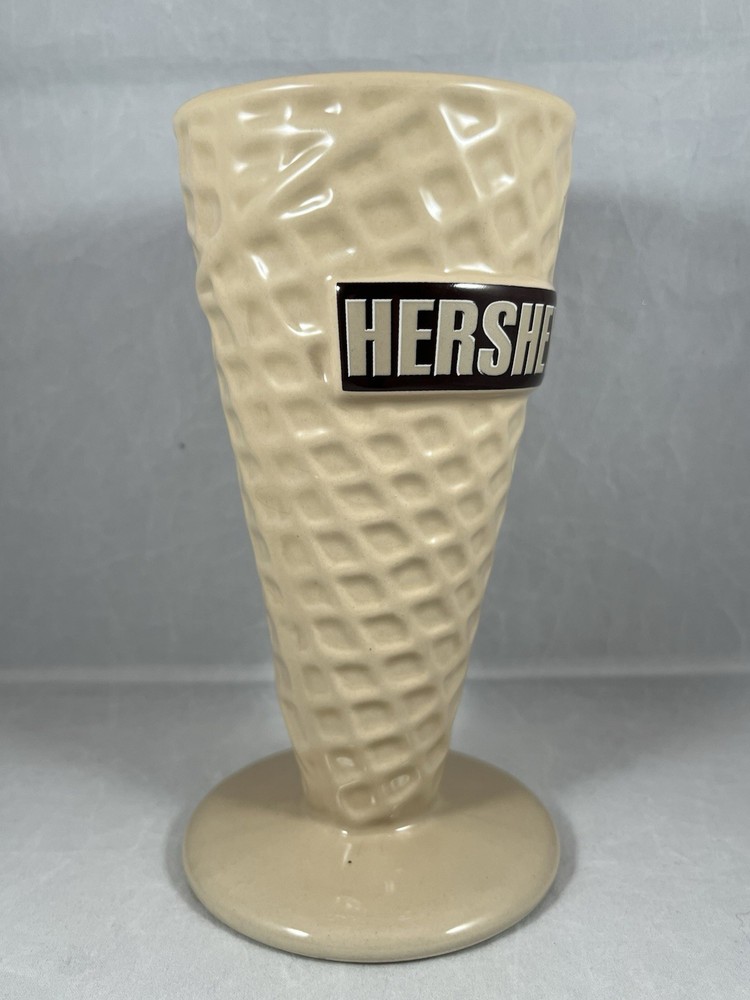 Large Hershey's Ceramic Ice Cream Waffle Cone Cup Beige Billco Int'l 7"