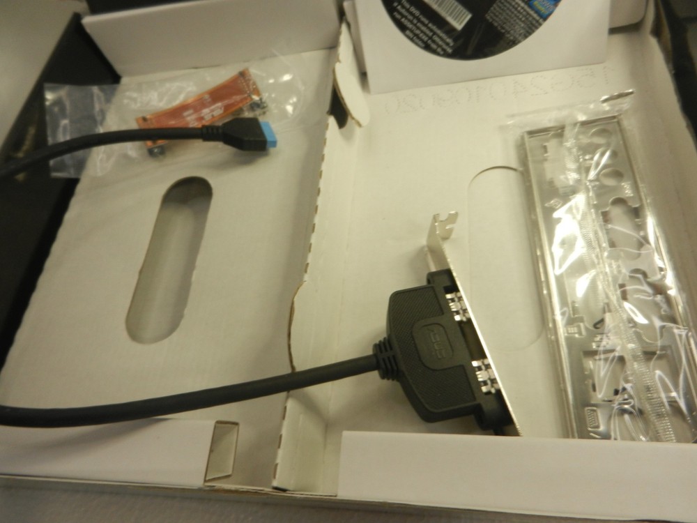 Asus P8Z68-V PRO EMPTY BOX + Manual + i/o shield + Drivers & Utilities CD/DVD