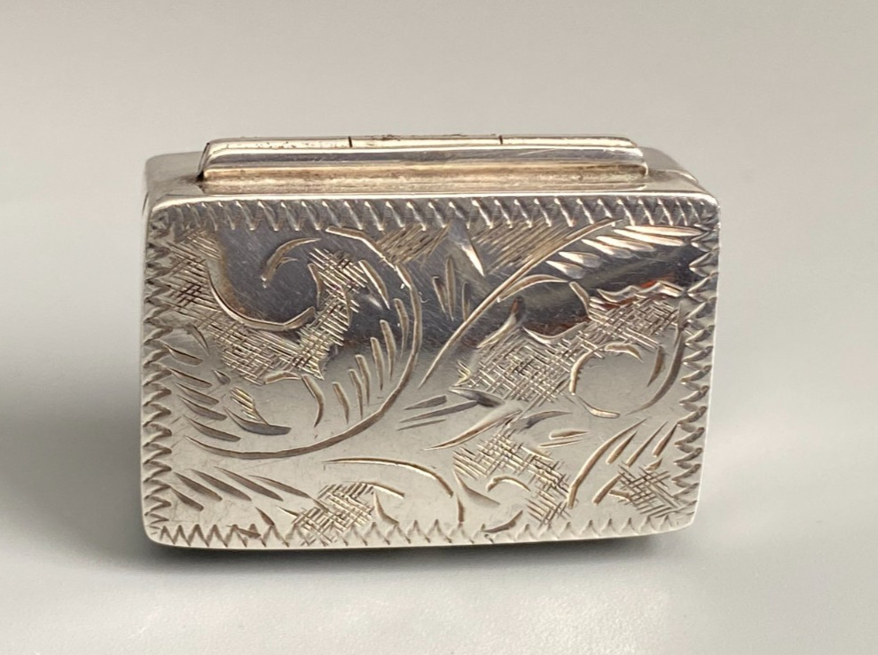 Vintage Mid Century Solid Silver Ornate Floral Scrollwork Hinged Snuff Pill Box