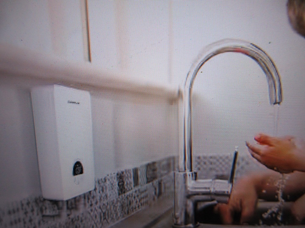 Camplux 6 kW 1.5 GPM 240 V Point of Use Electric Tankless Water Heater