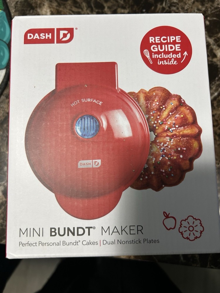 DASH MINI BUNDT MAKER