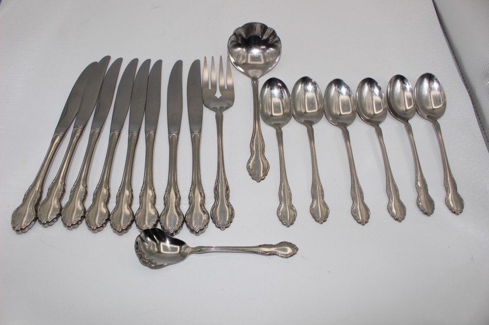 17 PCS ONEIDA CUBE TENNYSON STAINLESS STEEL FLATWARE