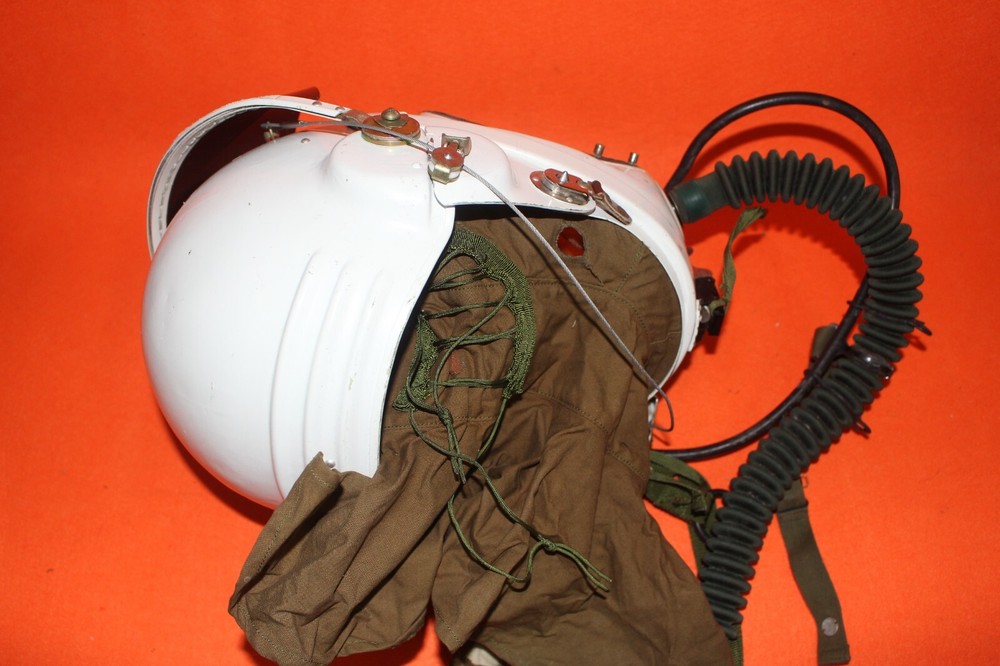 EARLY AIR FORCE MIG PILOT HIGH ALTITUDE HELMET