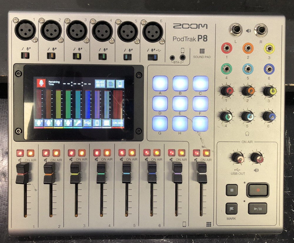 Zoom PODTRAKP8 Podcast Recorder Tracking