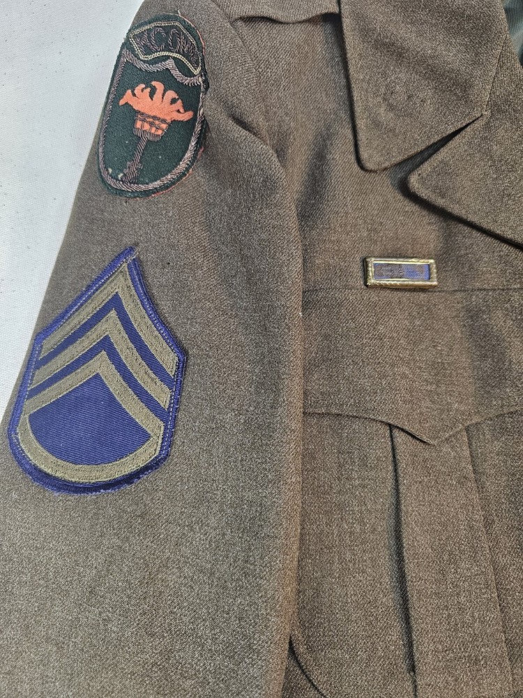 WW2 US Army Ike uniform jacket Ike Jacket with pins & patches